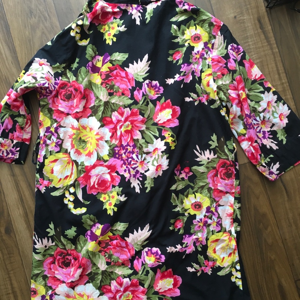 Sandy Waters Floral Robe - Picture 2 of 5